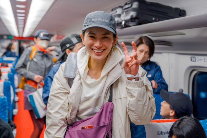 新幹線内のヤハラリカさん