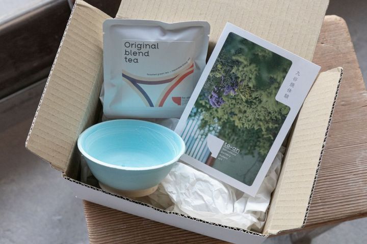 作品と一緒に届くおみやげの一例（to-anオリジナルブレンドティー）