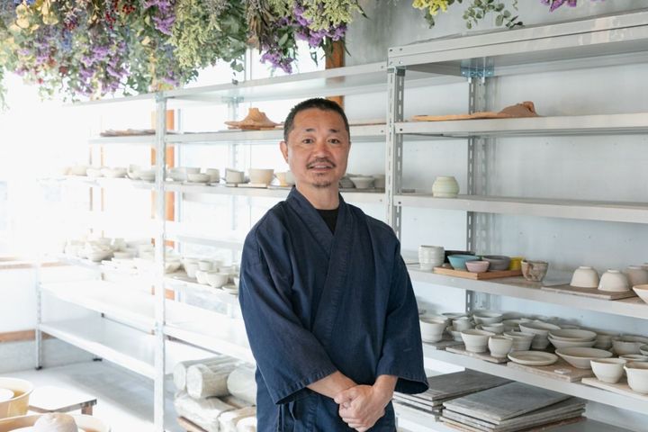 陶庵を監修する陶芸作家・吉岡正義さん