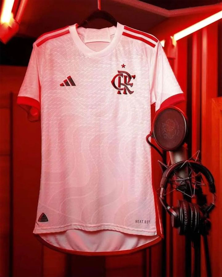 フラメンゴが「音波」の新ユニフォームを発表 ミュージシャンとコラボして“楽曲もリリース”する