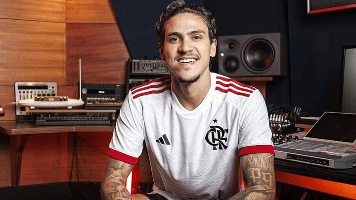 フラメンゴが「音波」の新ユニフォームを発表 ミュージシャンとコラボして“楽曲もリリース”する