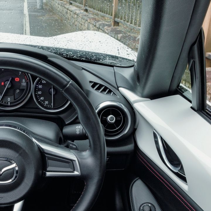 大場みなみのマツダ「ロードスター」