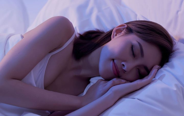 【睡眠不足】だと老化スピードが2倍に！“若返りホルモン”をドバッと出す30秒呼吸法
