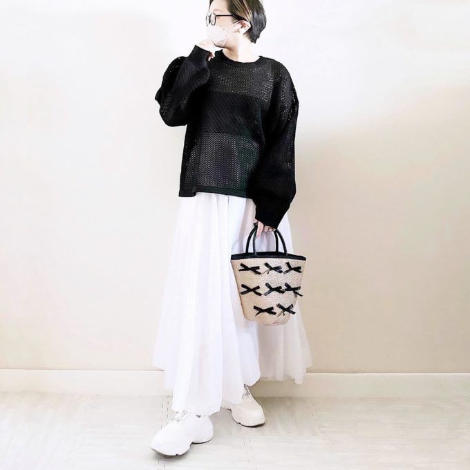 しまむらのベージュの「ペーパーリボンモチーフトートバッグ」