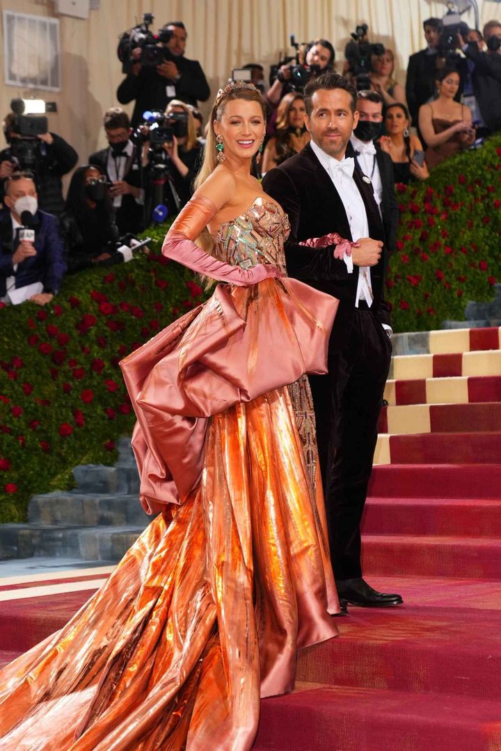 画像1: ゼンデイヤがテニスボールの衣装でメットガラに参加？