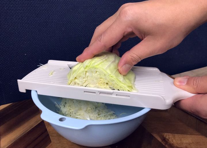 スライサーで指先を切る事故が多発（写真はイメージ）