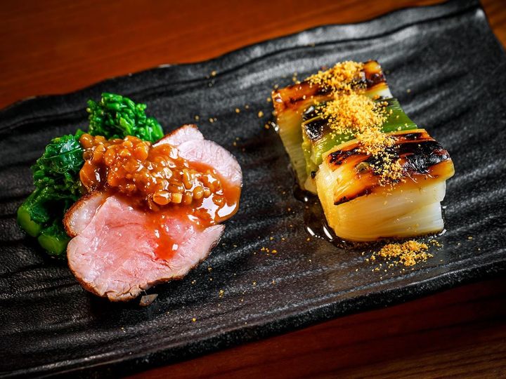 関内『里葉亭（関内本店）』の「かすみ鴨と下仁田ねぎ」