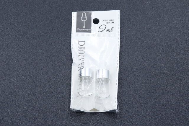 セリアのガラスボトル 2P 2ml スポイト付のパッケージ