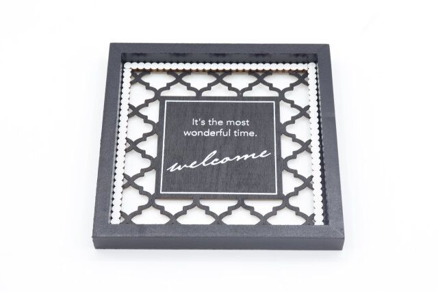 ダイソーの木製壁掛けインテリア