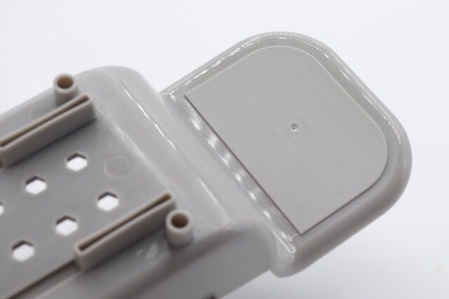 スリーコインズの伸縮バステーブルスリムGYはすべり止め付きで安心