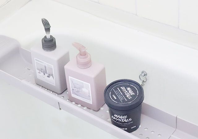 スリーコインズの伸縮バステーブルスリムGYはバスグッズの収納に便利