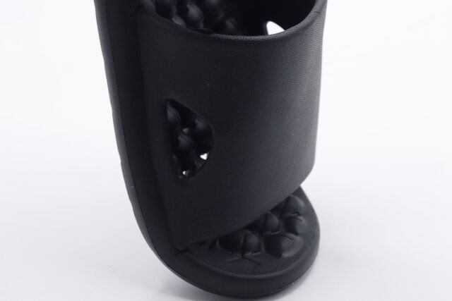 ダイソーのEVA 健康サンダル穴あき