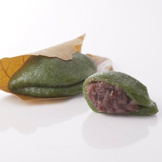 シャトレーゼの縁起物な特撰柏餅 よもぎ粒餡