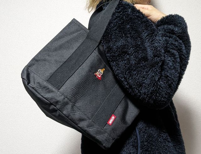 肩にかけたところ