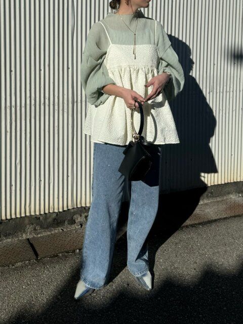 春のシアートップスコーデ