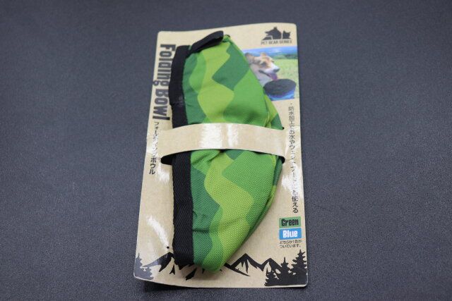 100均セリアのペット用フードボウル折りたたみタイプ