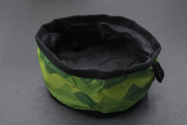 100均セリアのペット用フードボウル折りたたみタイプ