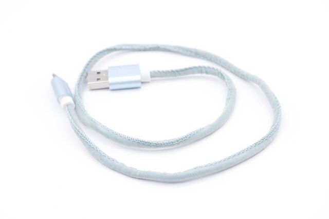 セリアのiPhone用充電ケーブル