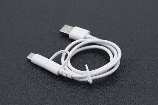 セリアのiPhone用充電ケーブル