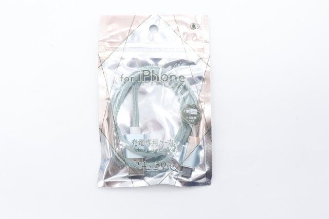 セリアのiPhone用充電ケーブル