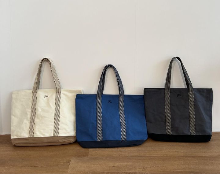 画像: 【UNIQLO and JW ANDERSON】バッグ各¥3,990［縦37×横52×マチ16cm］ www.uniqlo.com