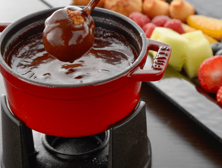 まるでパリの街角カフェ♪とろ～りチーズを堪能／「神楽坂 ラクレット＆フォンデュ フロマティック」