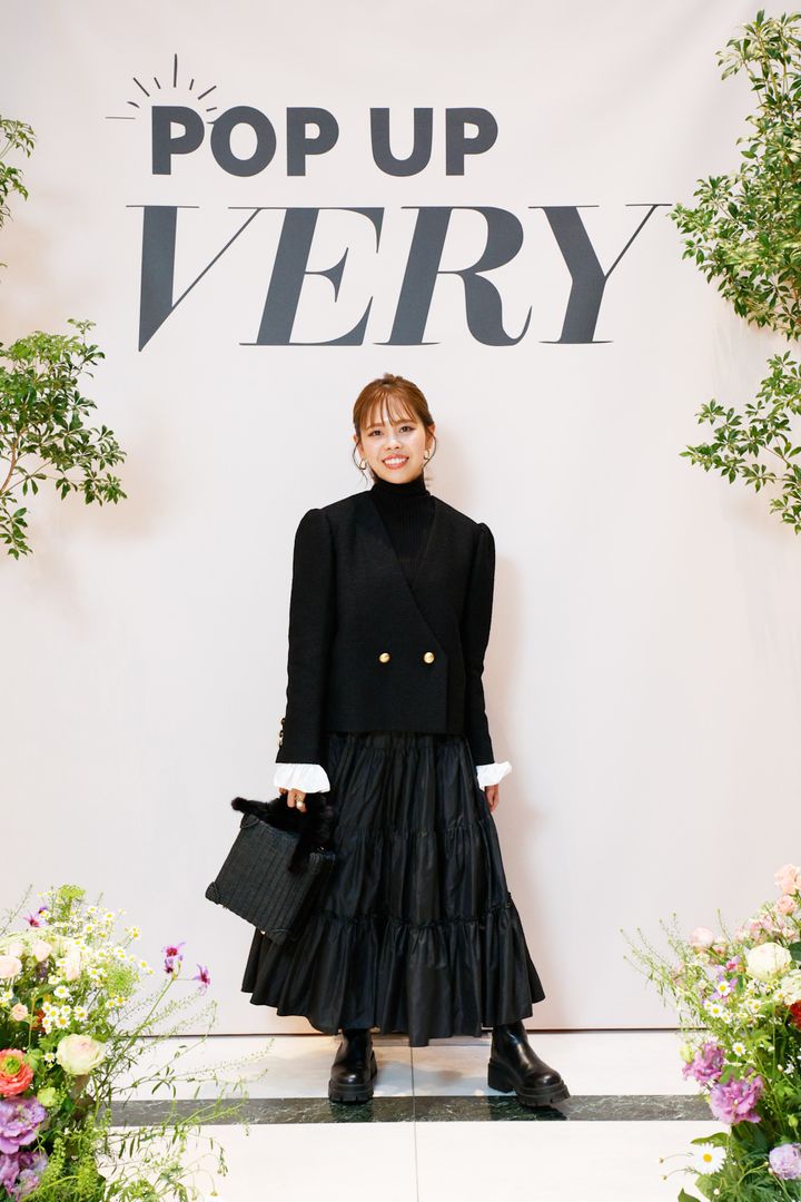 ZARAのブーツにcygneのジャケットとスカートを合わせた雨の日コーデ。