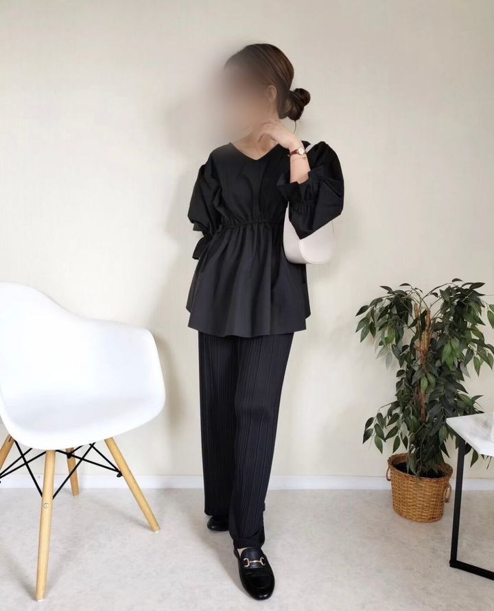 ユニクロ_プリーツストレートパンツ_2