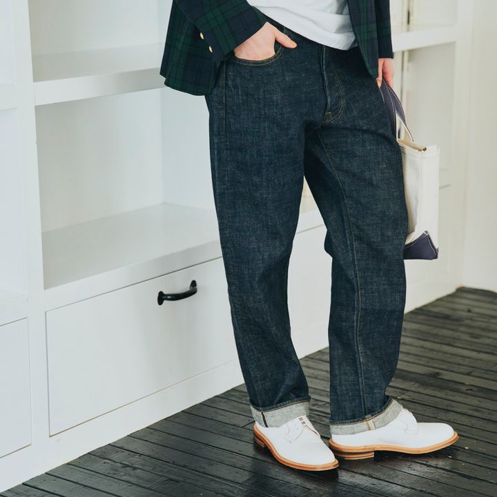 ゆるりと履けるセルビッチデニムにジャケットをはおる大人カジュアル【マイスタンダードブック】