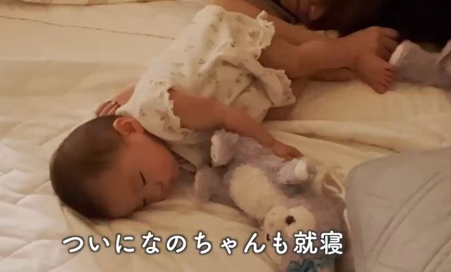 寝かしつけのつもりがママが寝落ち！するとベビーが驚きの行動に！？！！