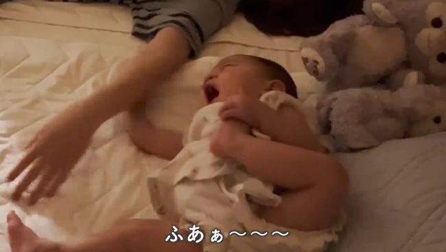 寝かしつけのつもりがママが寝落ち！するとベビーが驚きの行動に！？！！