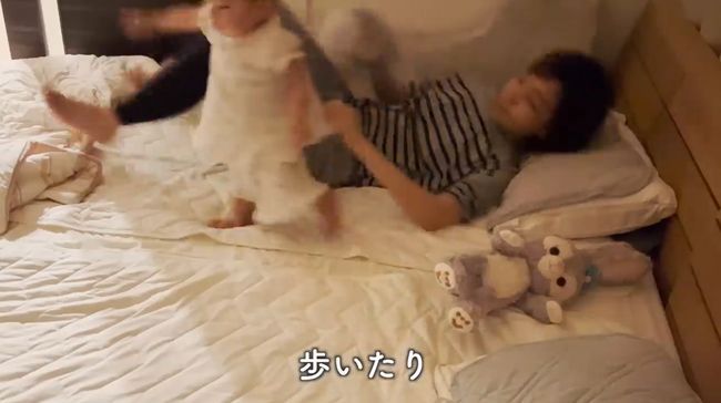 寝かしつけのつもりがママが寝落ち！するとベビーが驚きの行動に！？！！