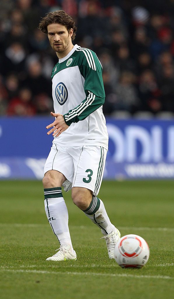 スゴいメンバーだ…長谷部誠がプレーした「最強のチームメイト」ベストイレブン