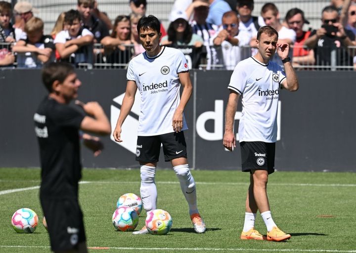 スゴいメンバーだ…長谷部誠がプレーした「最強のチームメイト」ベストイレブン