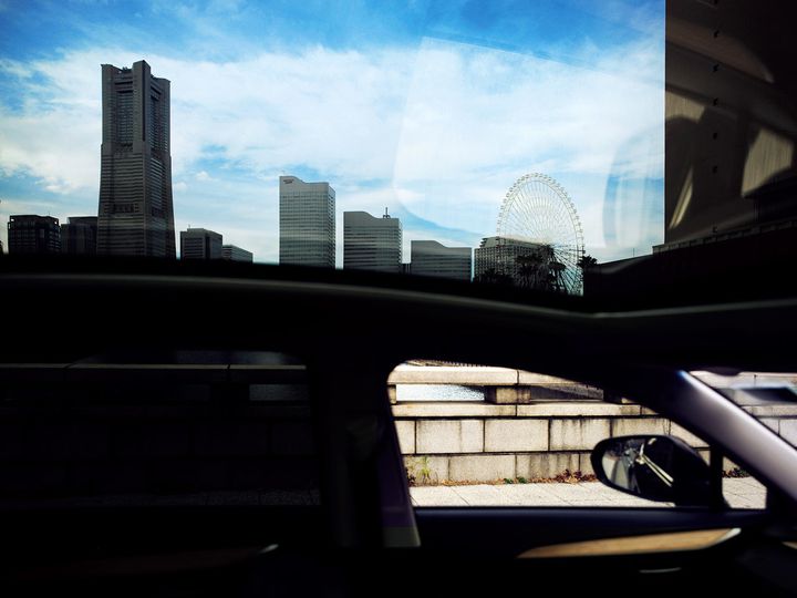 高速道路から見た横浜の街並み