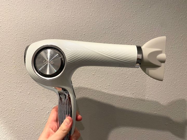 ドライヤーは「ReFa（リファ）」