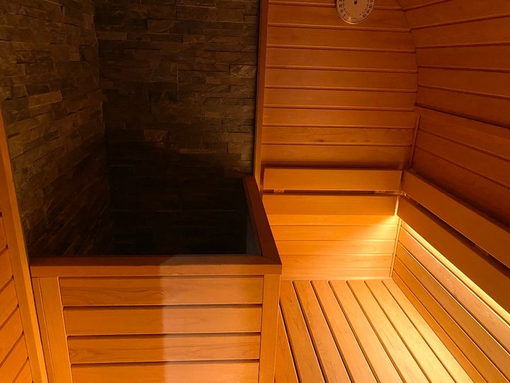 「低温ハーフタルサウナ」のサウナ内