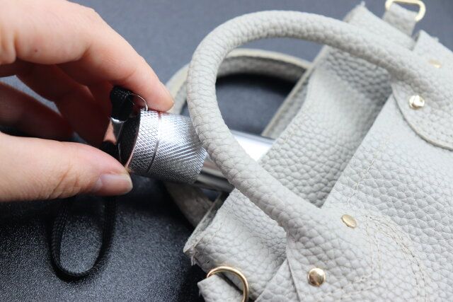 キャンドゥのLEDジェルネイルライトハンディタイプ