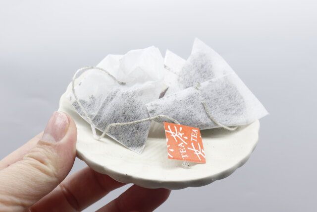 ダイソーの珍しい緑茶のサンルージュひも付き三角ティーバッグ