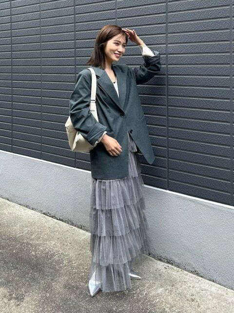 春のテーラードジャケットコーデ