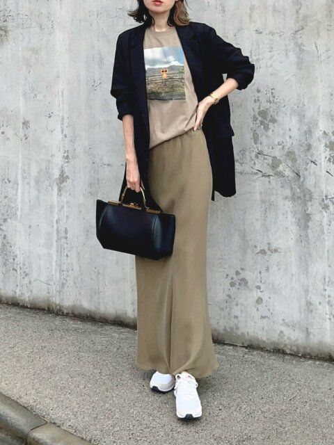 春のテーラードジャケットコーデ