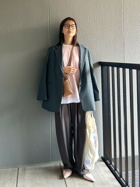 春のテーラードジャケットコーデ