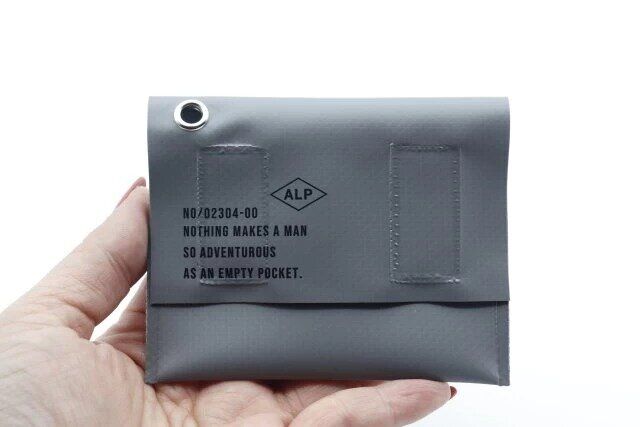 ダイソーのマルチケース グレー