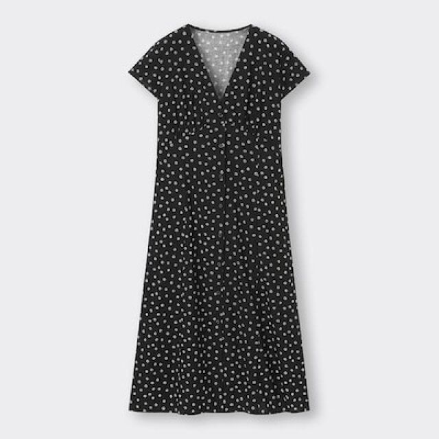 GUの黒ワンピース