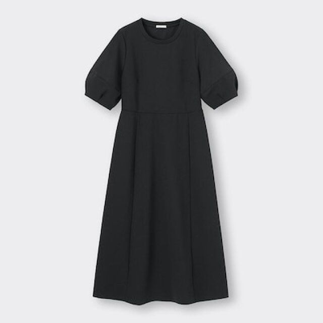GUの黒ワンピース