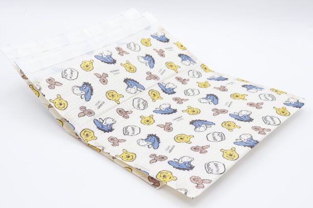 ダイソーの便利なテープ付ソフトバッグ 2枚（くまのプーさん）