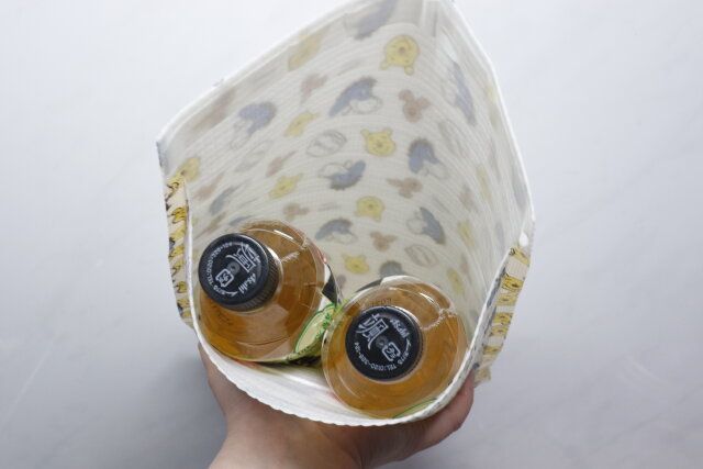 ダイソーのたくさん入るテープ付ソフトバッグ 2枚（くまのプーさん）