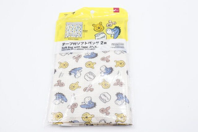ダイソーのテープ付ソフトバッグ 2枚（くまのプーさん）のパッケージ