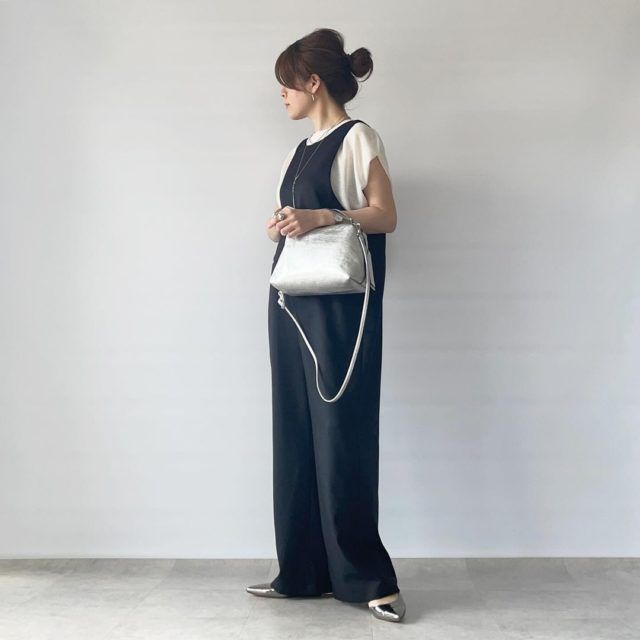 GU「ループヤーンコーデの女性1」