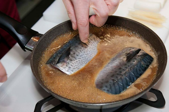 【サバの味噌煮】生臭い、煮崩れる……料理のプロに解決法を聞いてみた！